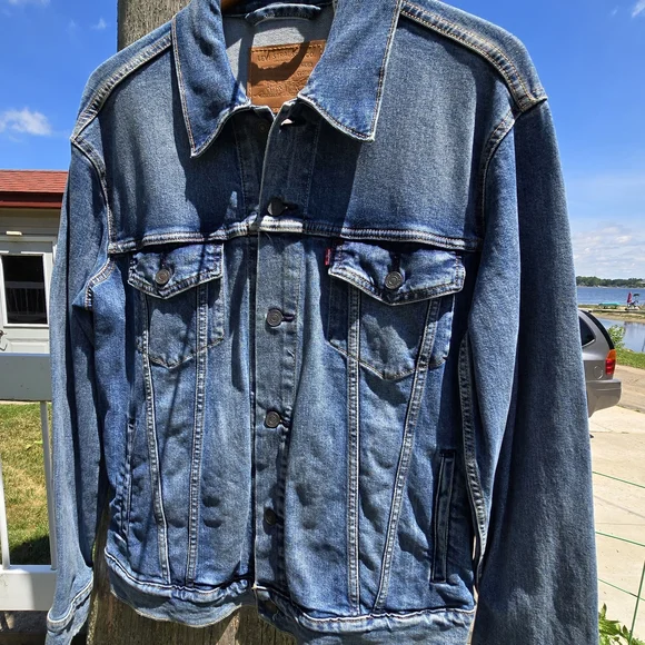Levi's Premium Denim Trucker Jacket - Picture 4 of 8